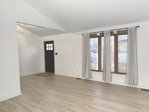 Living - 515 Edgewater Dr, Minooka, IL 60447 photo 1 of 7