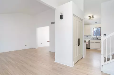 Living - 515 Edgewater Dr, Minooka, IL 60447 photo 3 of 7