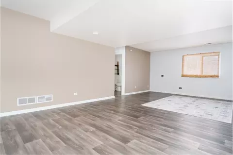 Living - 515 Edgewater Dr, Minooka, IL 60447 photo 6 of 7