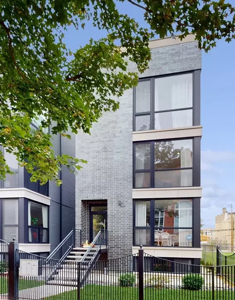 1350 N Claremont Ave #1, Chicago, IL 60622