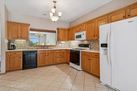 21144 W Buckeye Ct, Plainfield, IL 60544 photo 6