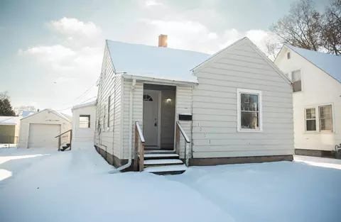 1003 W 7th St, Sterling, IL 61081