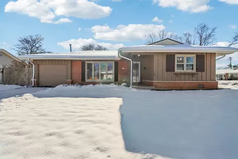 231 Tower Ln, Elk Grove Village, IL 60007
