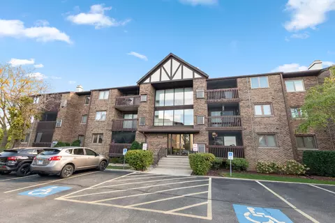 10355 Menard Ave #216, Oak Lawn, IL 60453