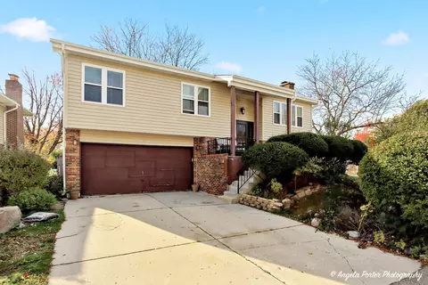 1073 Poplar Ct, Lake Zurich, IL 60047