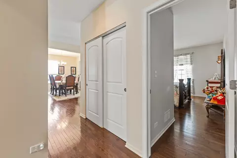 Entry Way - 731 Slate Run, Elgin, IL 60124 photo 4 of 9