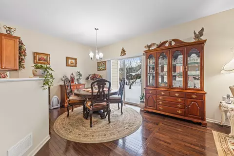 Dining - 731 Slate Run, Elgin, IL 60124 photo 2 of 3