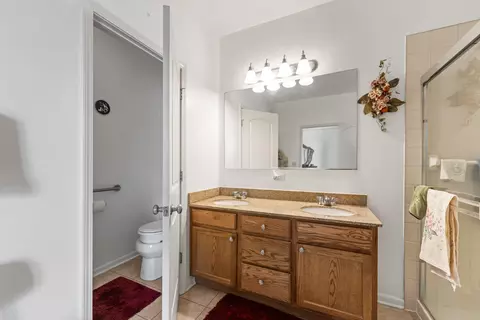 Bath - 731 Slate Run, Elgin, IL 60124 photo 1 of 5