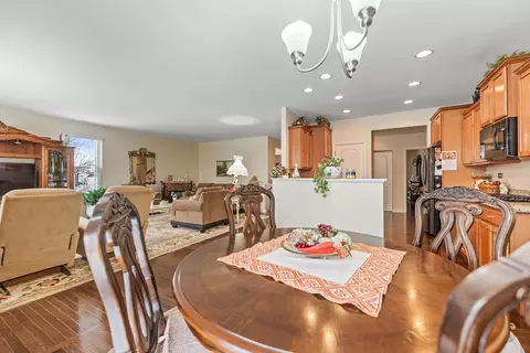 Dining - 731 Slate Run, Elgin, IL 60124 photo 3 of 3