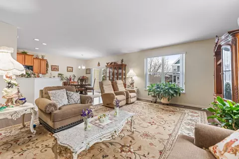 Living - 731 Slate Run, Elgin, IL 60124 photo 5 of 5