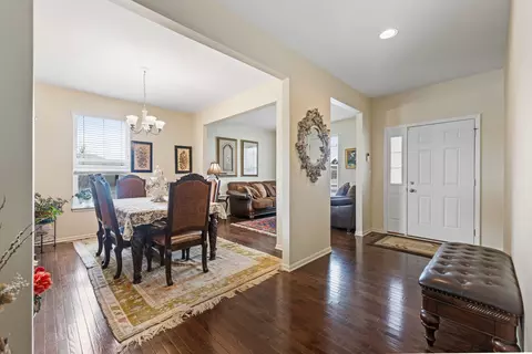 Entry Way - 731 Slate Run, Elgin, IL 60124 photo 2 of 9