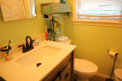 Bath - 15634 Ridgeway Ave, Markham, IL 60428 photo 1 of 3