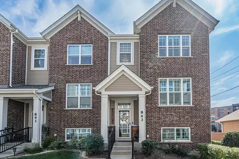 843 Lexington Cir E, Des Plaines, IL 60016