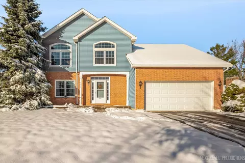 203 Magnolia Dr, North Aurora, IL 60542