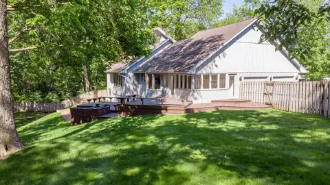 Exterior - 684 Sioux Dr, Freeport, IL 61032 photo 6 of 7