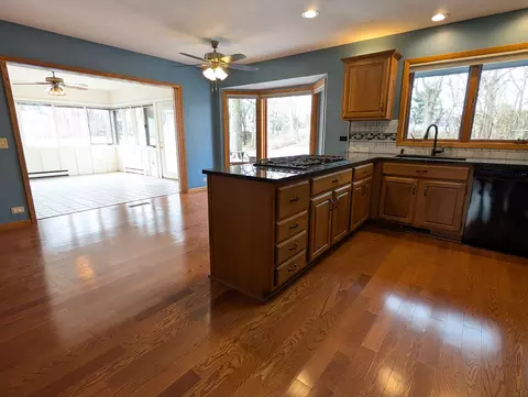 Kitchen - 684 Sioux Dr, Freeport, IL 61032 photo 2 of 4