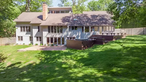 Exterior - 684 Sioux Dr, Freeport, IL 61032 photo 5 of 7
