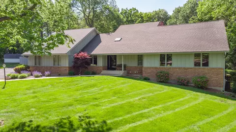 684 Sioux Dr, Freeport, IL 61032