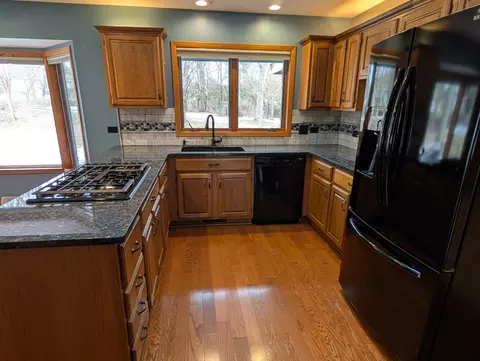 Kitchen - 684 Sioux Dr, Freeport, IL 61032 photo 1 of 4
