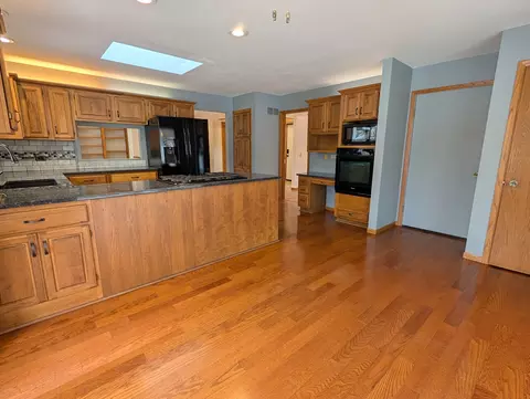 Kitchen - 684 Sioux Dr, Freeport, IL 61032 photo 3 of 4