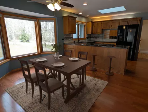 Dining - 684 Sioux Dr, Freeport, IL 61032 photo 2 of 2