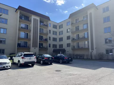6433 W Belle Plaine Ave #302, Chicago, IL 60634