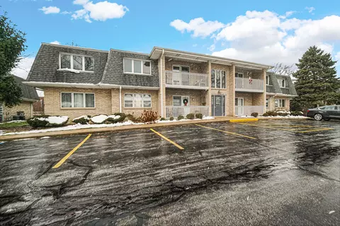 9320 Spring Creek Dr #3, Highland, IN 46322