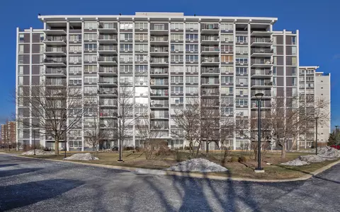 8809 Golf Rd #8J, Niles, IL 60714
