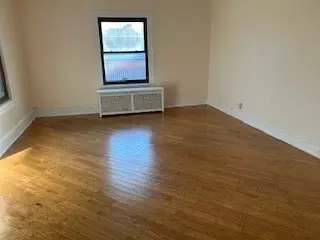 Living - Undisclosed, Chicago, IL 60643 photo 5 of 9