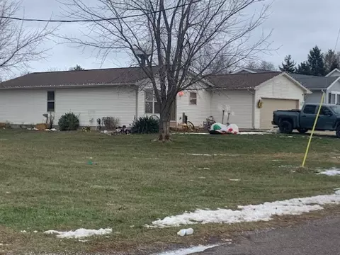 357 E Clay St, El Paso, IL 61738 photo 3