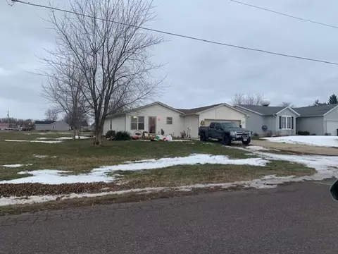 357 E Clay St, El Paso, IL 61738