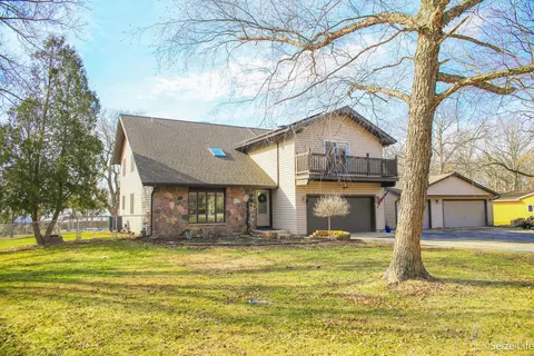 3203 Elizabeth St, Marengo, IL 60152