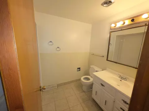 Bath - 934 E 84th Pl #B, Chicago, IL 60619 photo 2 of 3