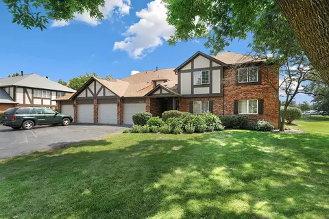 6223 Lakepark Ln #A, Willowbrook, IL 60527