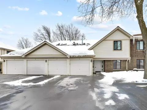 847 E Coach Rd #1, Palatine, IL 60074