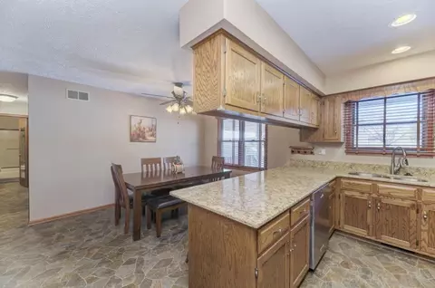 Dining - 2402 Chestnut Ln, Morris, IL 60450 photo 3 of 3