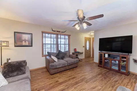 Living - 2402 Chestnut Ln, Morris, IL 60450 photo 2 of 3
