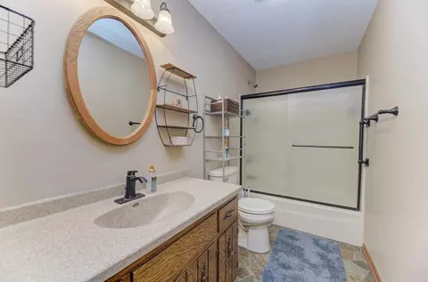 Bath - 2402 Chestnut Ln, Morris, IL 60450 photo 1 of 3