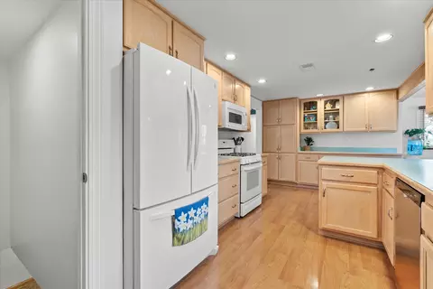 Kitchen - 19924 S Hillgate Rd, Mokena, IL 60448 photo 1 of 2