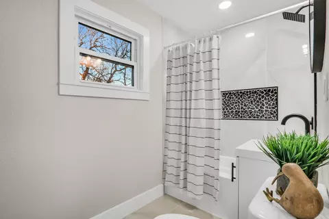 Bath - 38323 N 3rd Ave, Spring Grove, IL 60081 photo 1 of 1