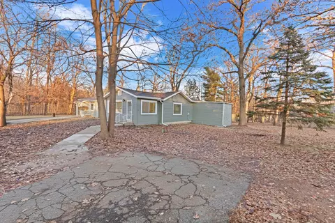 Exterior - 38323 N 3rd Ave, Spring Grove, IL 60081 photo 4 of 6
