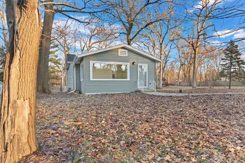 Exterior - 38323 N 3rd Ave, Spring Grove, IL 60081 photo 3 of 6