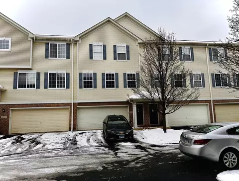 1851 Indian Hill Ln, Aurora, IL 60503