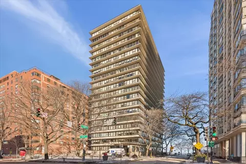 5801 N Sheridan Rd #2B, Chicago, IL 60660