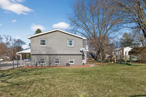 Exterior - 6606 Silver Lake Rd, Cary, IL 60013 photo 6 of 9