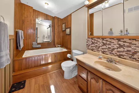 Bath - 6606 Silver Lake Rd, Cary, IL 60013 photo 1 of 2