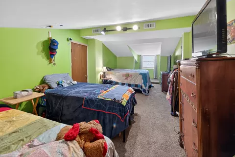 Bedroom - 6606 Silver Lake Rd, Cary, IL 60013 photo 4 of 5