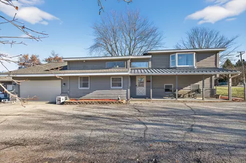 Exterior - 6606 Silver Lake Rd, Cary, IL 60013 photo 1 of 9
