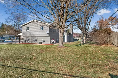 Exterior - 6606 Silver Lake Rd, Cary, IL 60013 photo 5 of 9