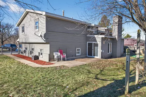 Exterior - 6606 Silver Lake Rd, Cary, IL 60013 photo 2 of 9